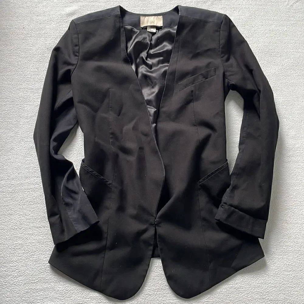 H&M Black Blazer with One Clasp on the Bottom and Shoulder Pads (Size: 2)